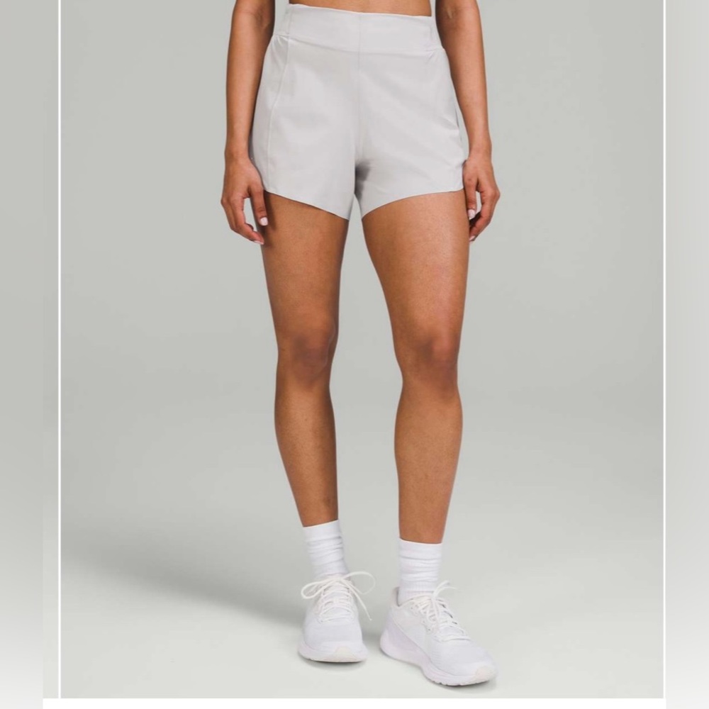 Lululemon Hotty Hot High-Rise Short 4" *Special Edition
Chrome